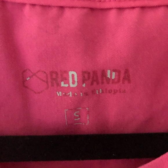 Red panda scrub top - Picture 2 of 3